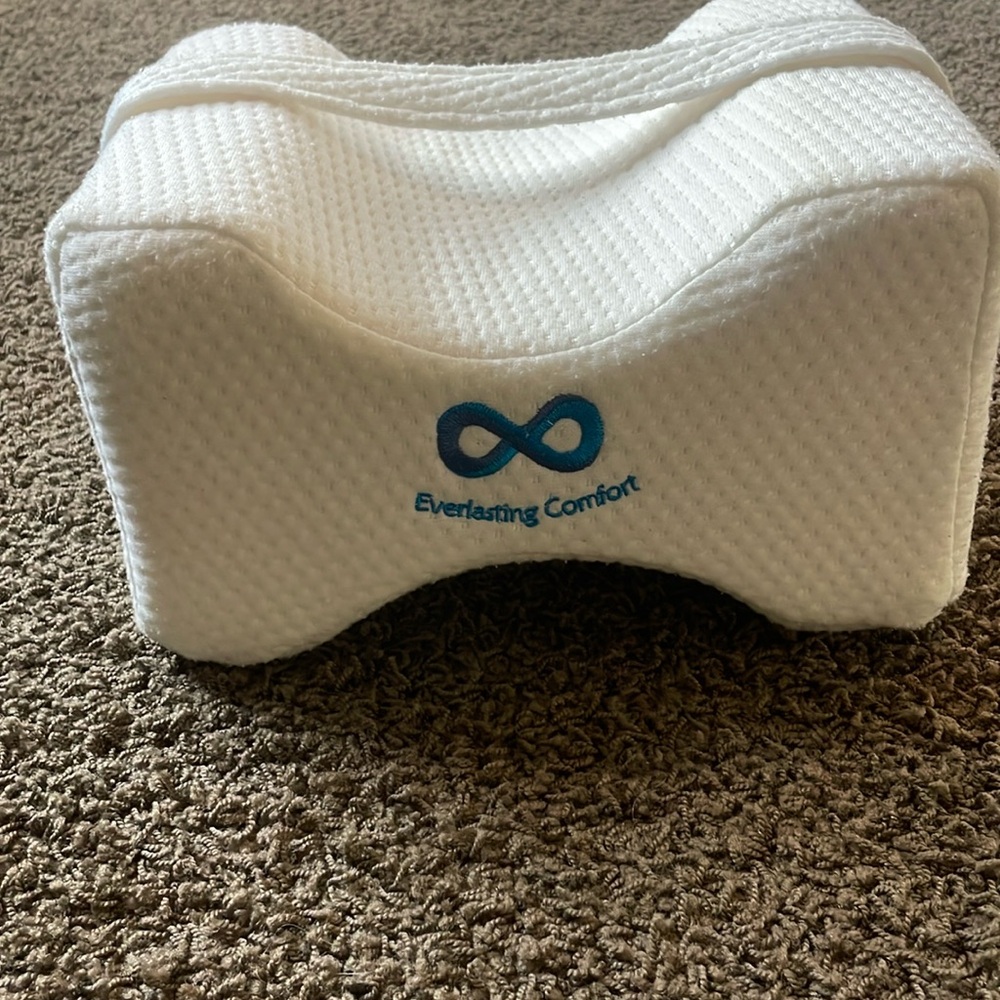 Everlasting Comfort sleeper pillow